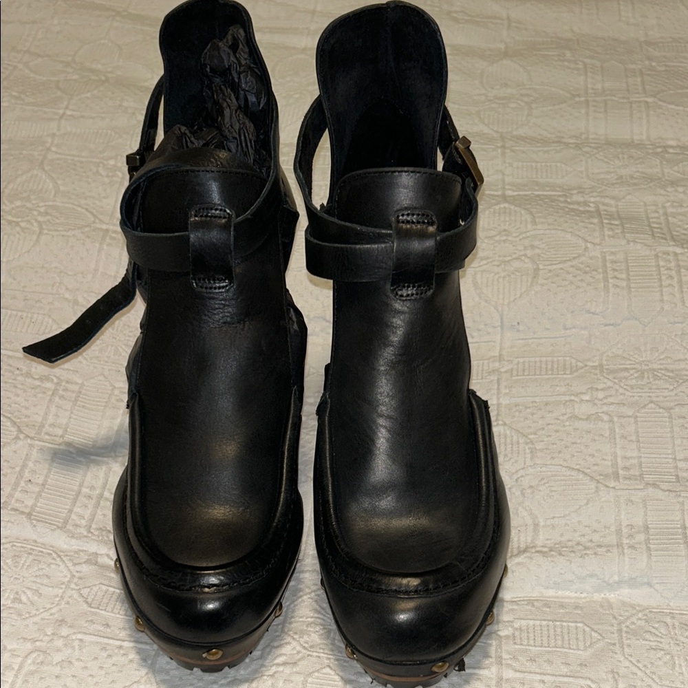 New without Box Free People Made in Spain Black Leather Size 7.5